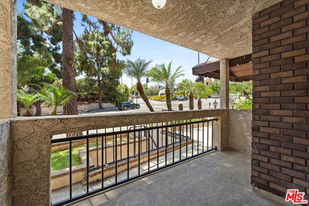 12321 Ocean Park Boulevard 2 Property Photo 15