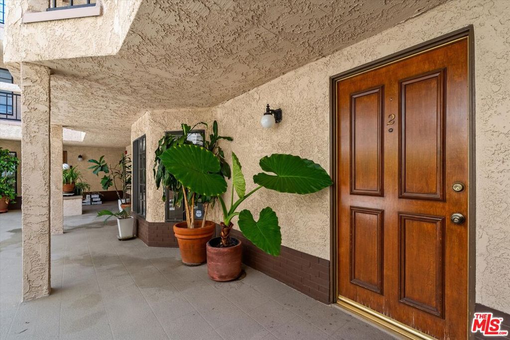 12321 Ocean Park Boulevard 2 Property Photo 16