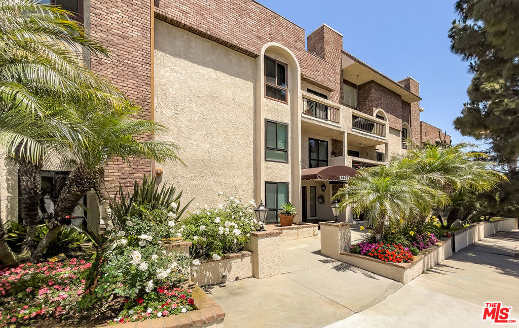 12321 Ocean Park Boulevard 2 Property Photo 20