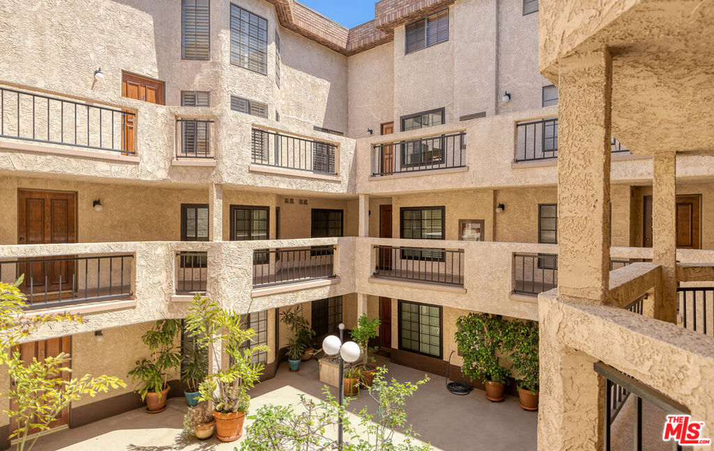 12321 Ocean Park Boulevard 2 Property Photo 21