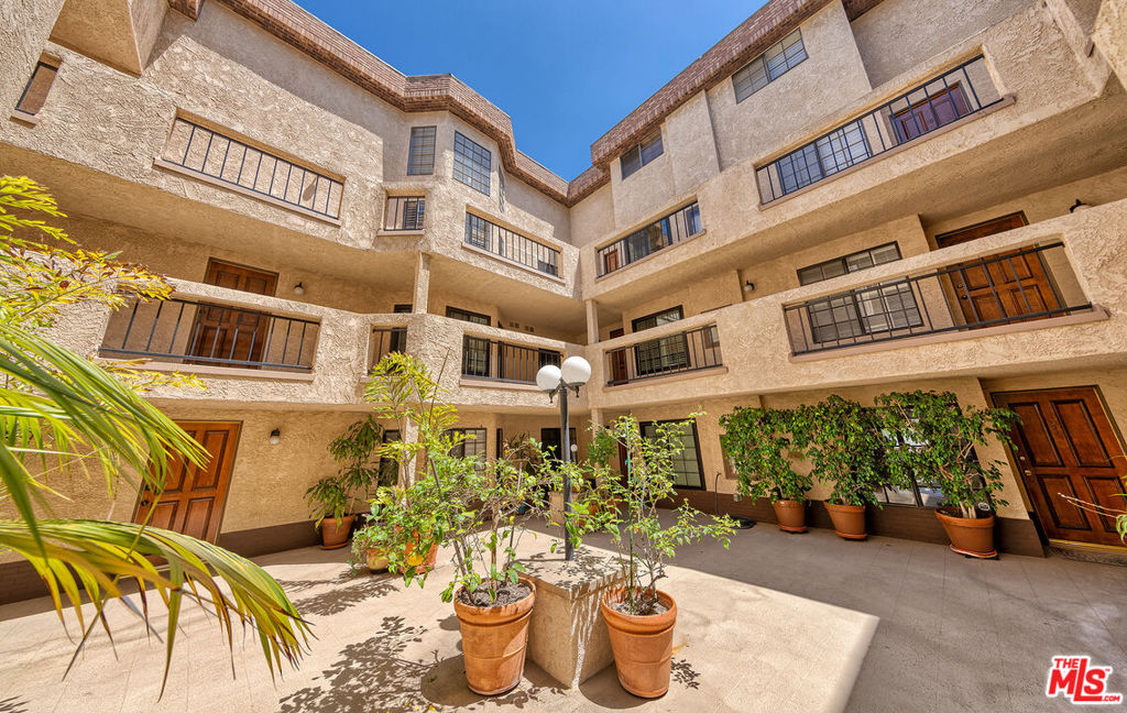 12321 Ocean Park Boulevard 2 Property Photo 22