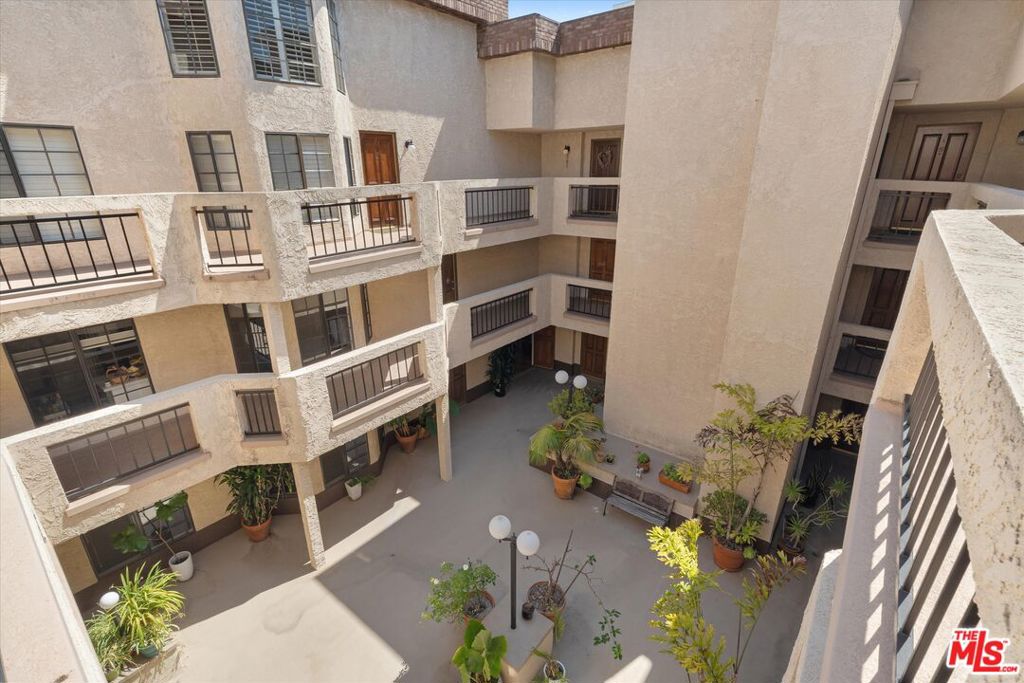 12321 Ocean Park Boulevard 2 Property Photo 23