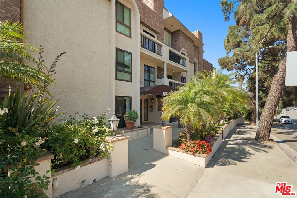12321 Ocean Park Boulevard 2 Property Photo 24