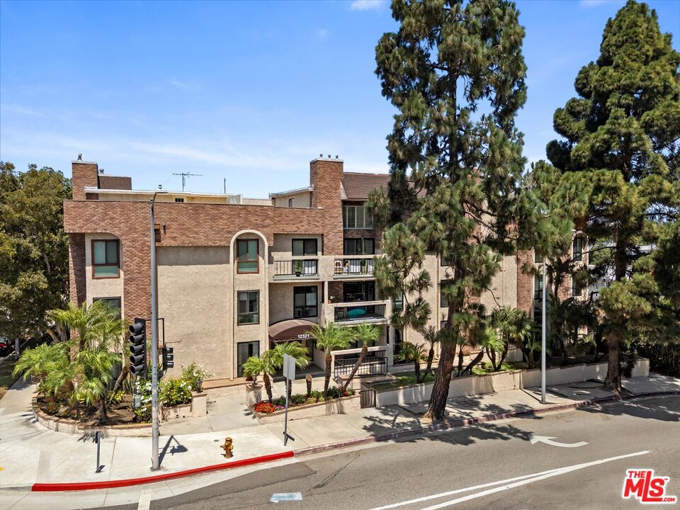 12321 Ocean Park Boulevard 2 Property Photo 25