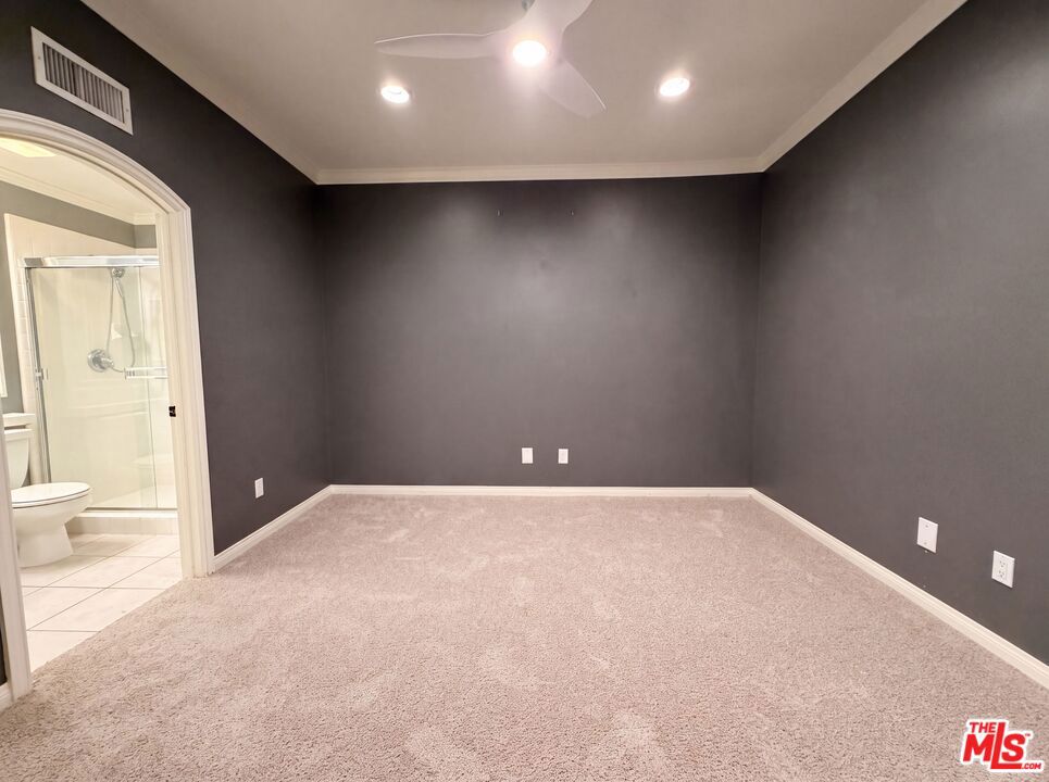 25701 Chestnut Way Property Photo 4