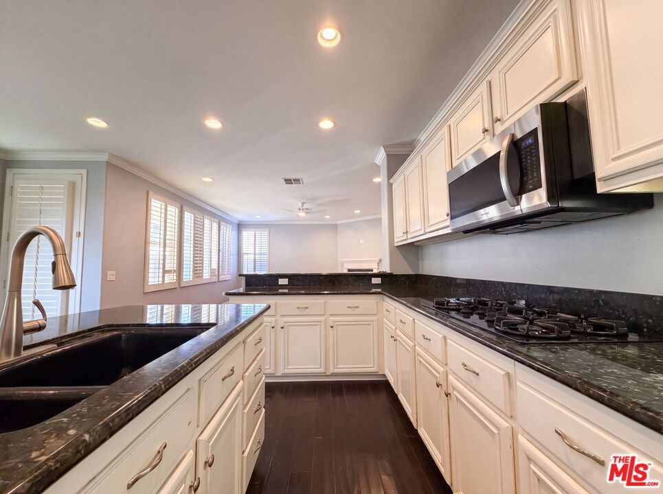 25701 Chestnut Way Property Photo 12