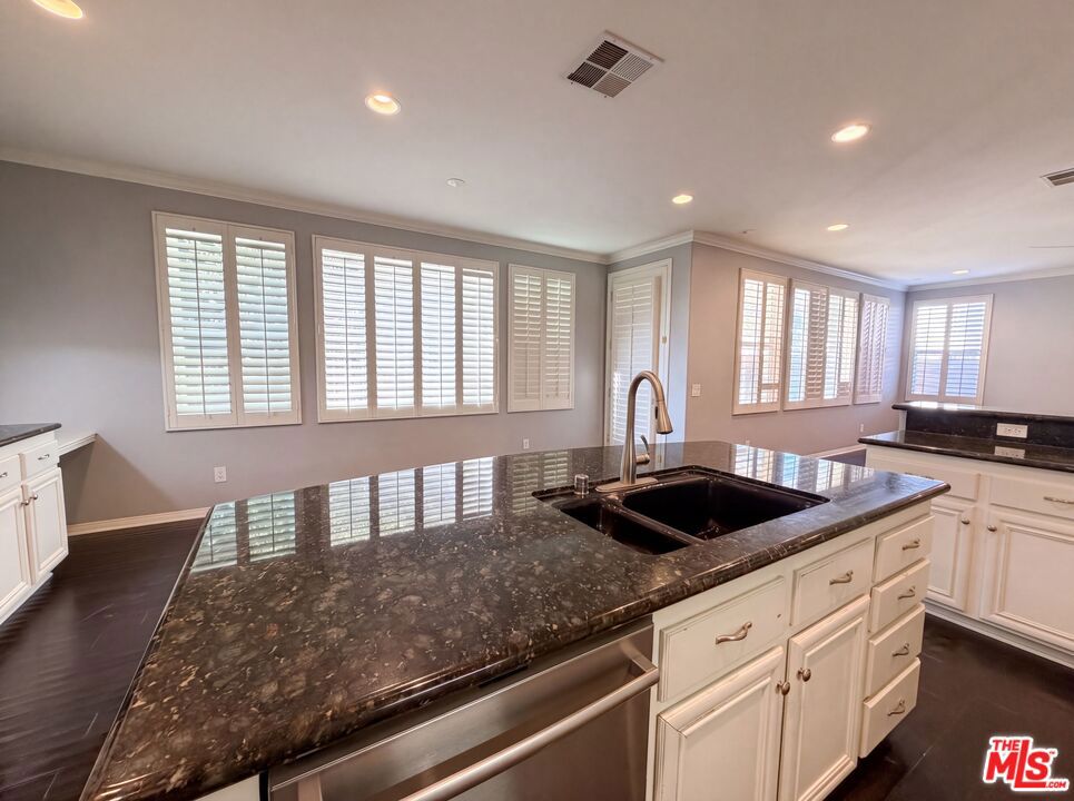 25701 Chestnut Way Property Photo 13