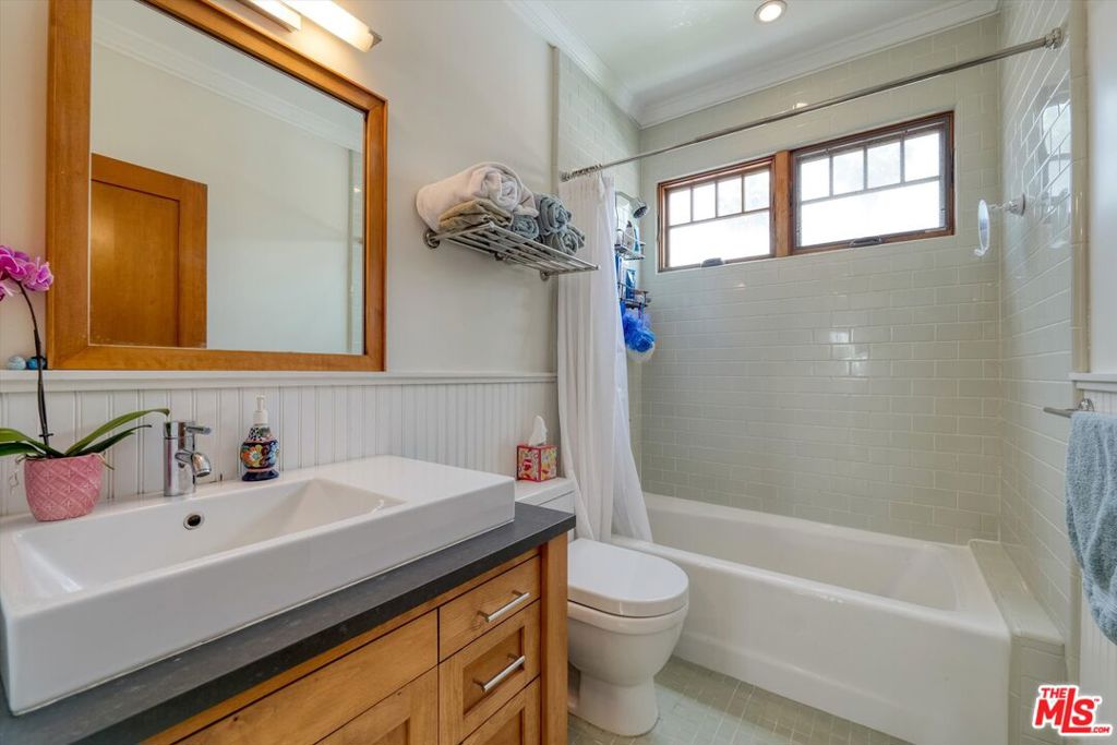 933 Venezia Avenue Property Photo 23