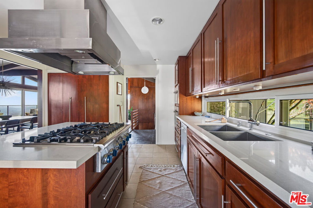 1604 Woodglen Lane Property Photo 14