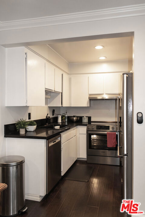 5651 Windsor Way 202 Property Photo 2