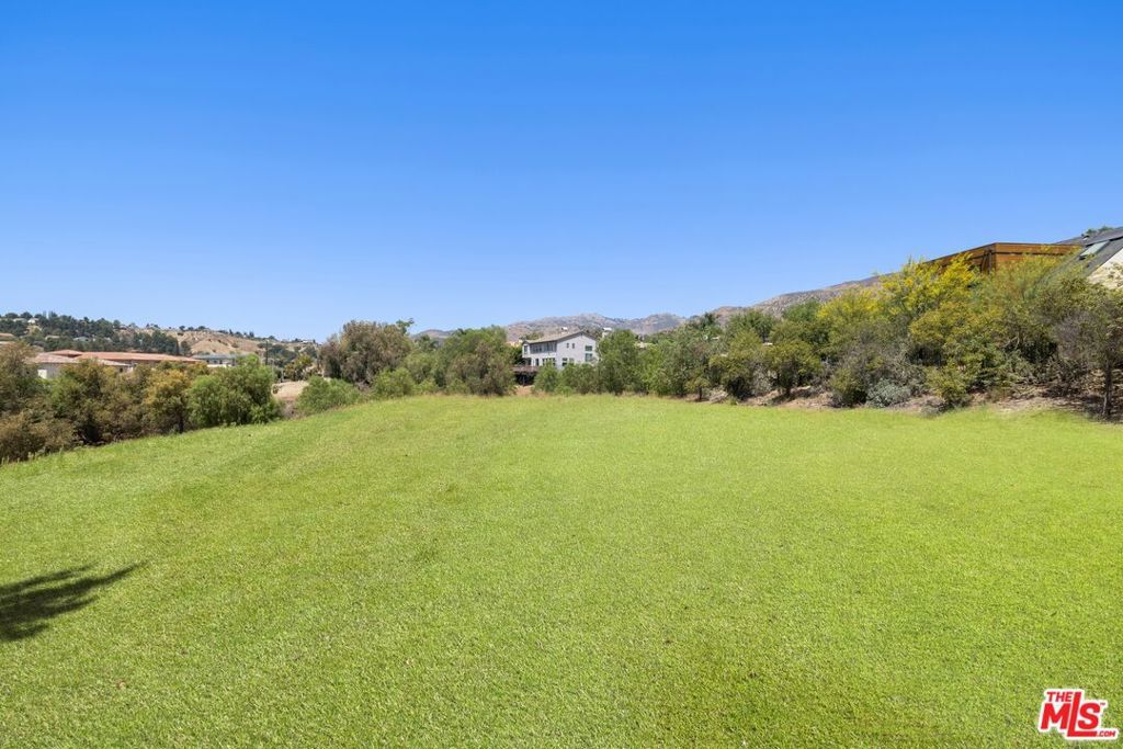 18149 Knoll Hill Property Photo 2