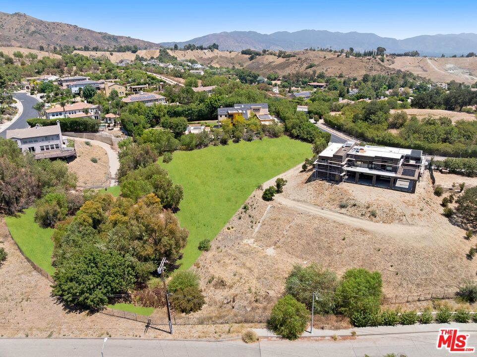 18149 Knoll Hill Property Photo 8