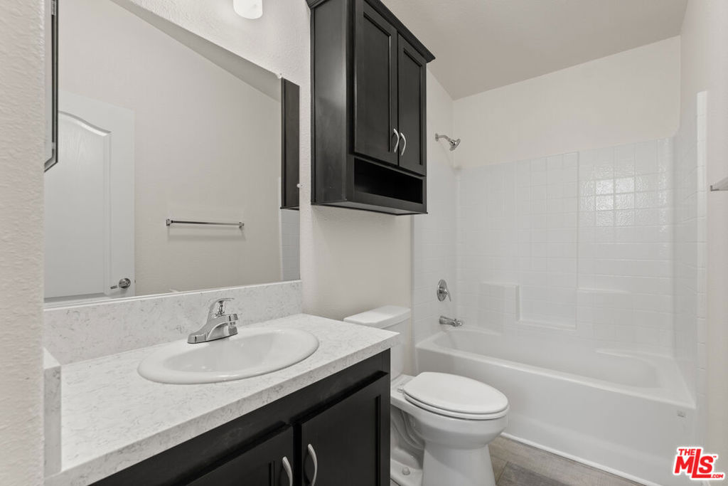 8250 Lankershim Boulevard 109 Property Photo 10