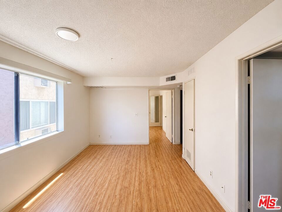 810 S Berendo Street Property Photo 6