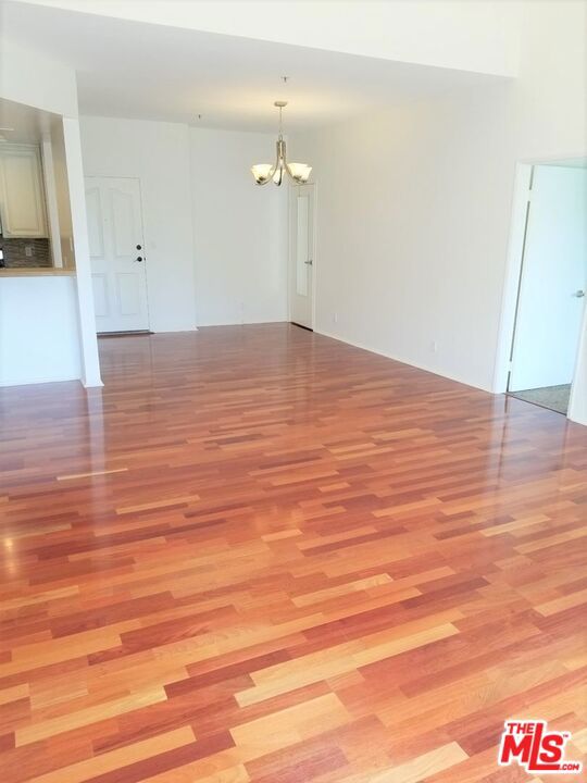 1031 N Crescent Heights 2e Property Photo 8