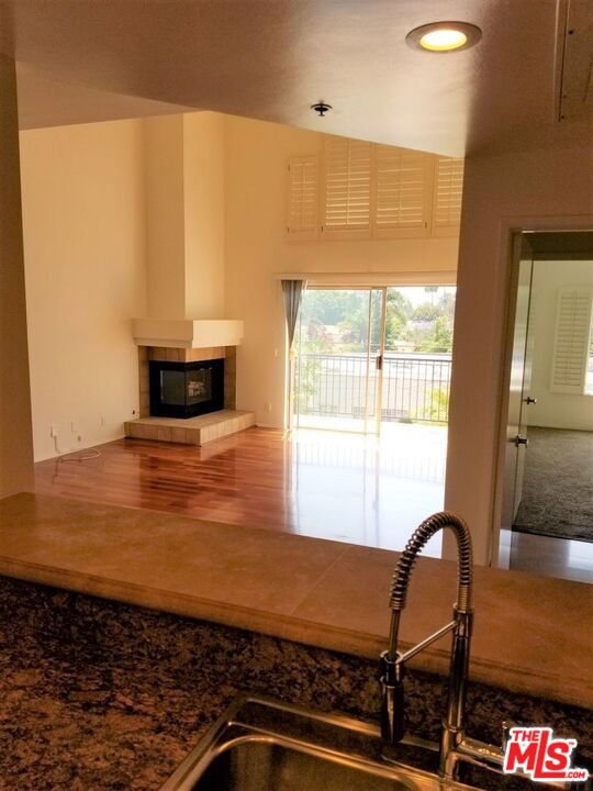 1031 N Crescent Heights 2e Property Photo 11