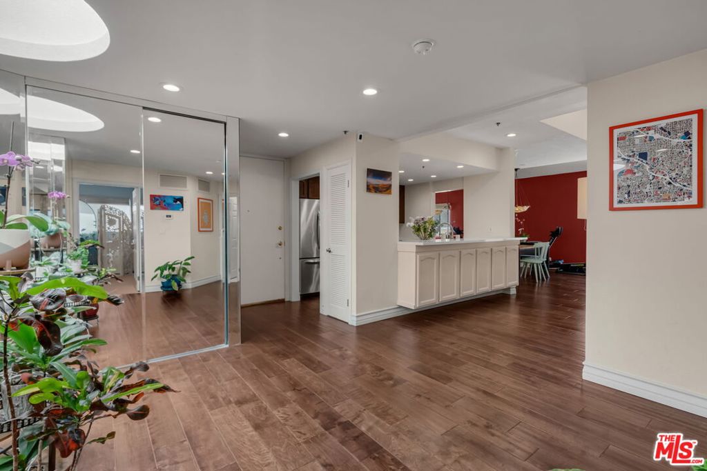 1722 Malcolm Avenue 304 Property Photo 4