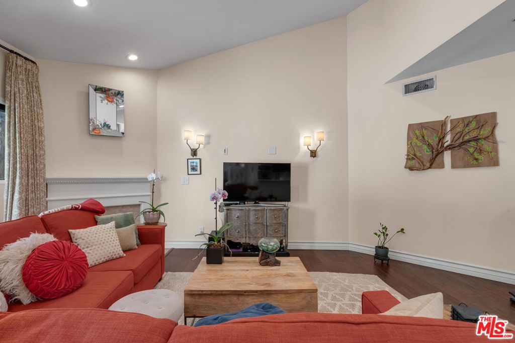 1722 Malcolm Avenue 304 Property Photo 6