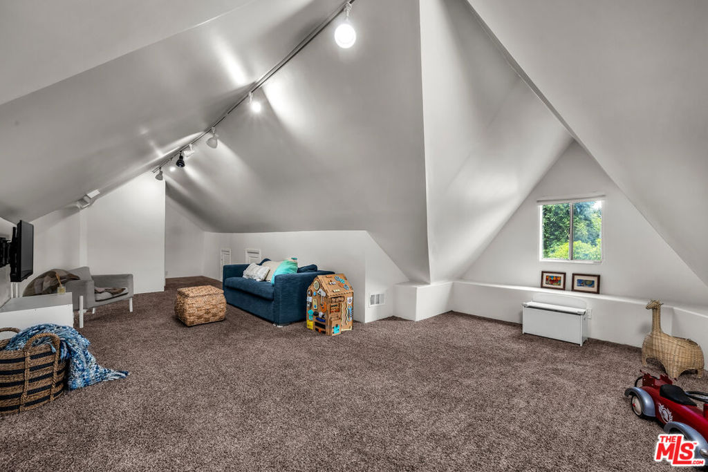 118 S Lamer Street Property Photo 13