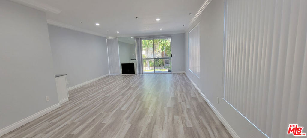 1844 Thayer Avenue 102 Property Photo 2