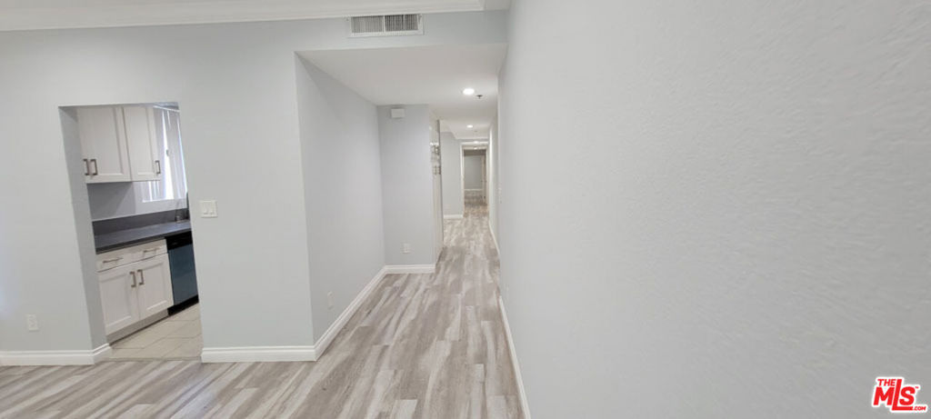 1844 Thayer Avenue 102 Property Photo 5