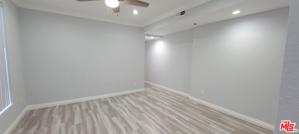 1844 Thayer Avenue 102 Property Photo 9
