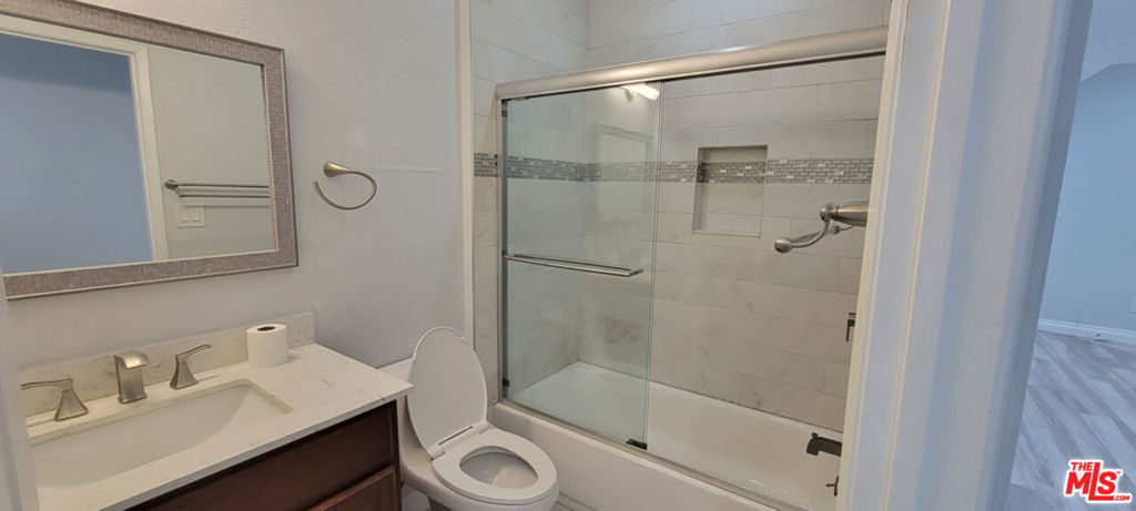 1844 Thayer Avenue 102 Property Photo 12