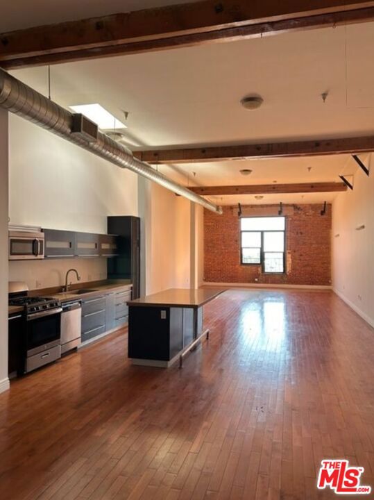 652 Mateo Street 303 Property Photo 1