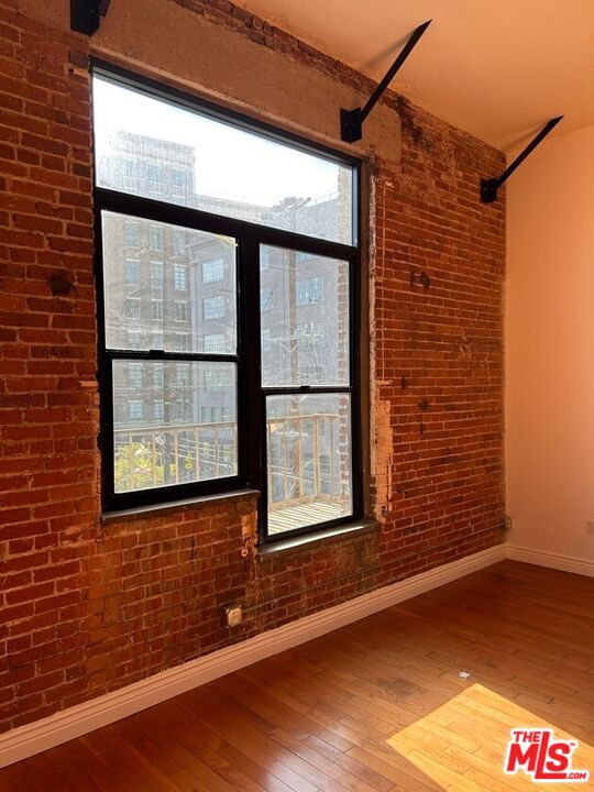 652 Mateo Street 303 Property Photo 4