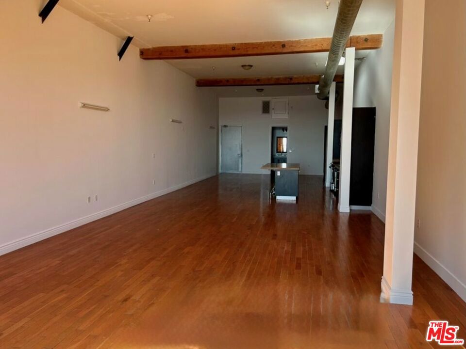 652 Mateo Street 303 Property Photo 5