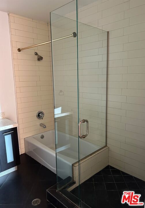 652 Mateo Street 303 Property Photo 8