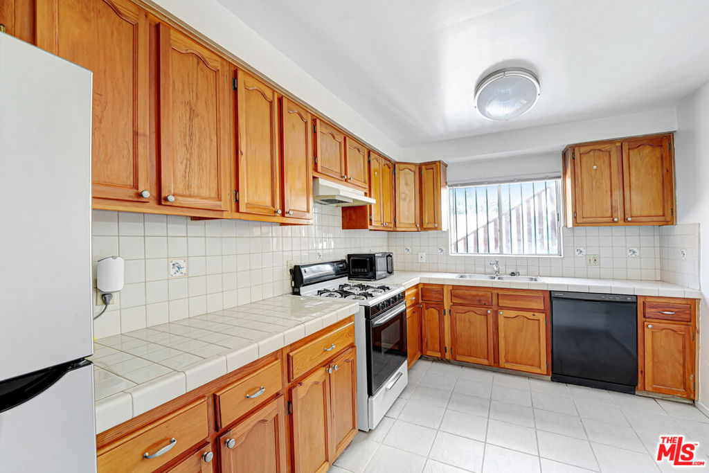 7139 Hawthorn Avenue 3 Property Photo 5