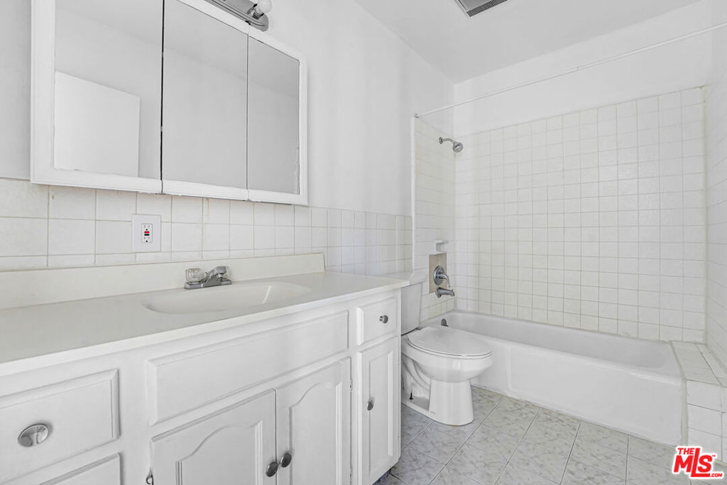 7139 Hawthorn Avenue 3 Property Photo 8