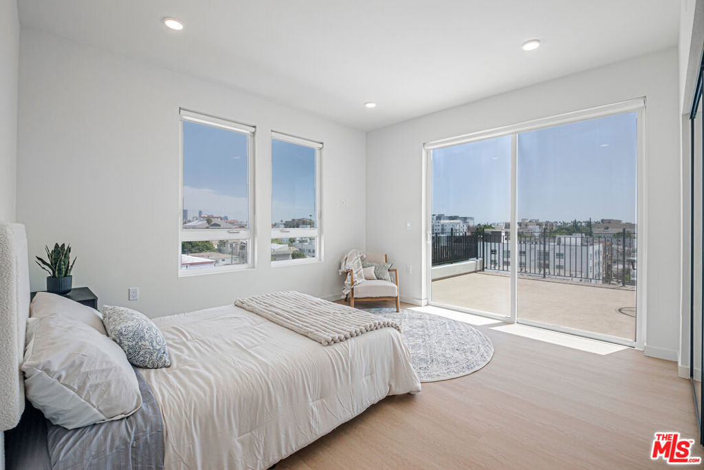 856 S Gramercy Drive Property Photo 3