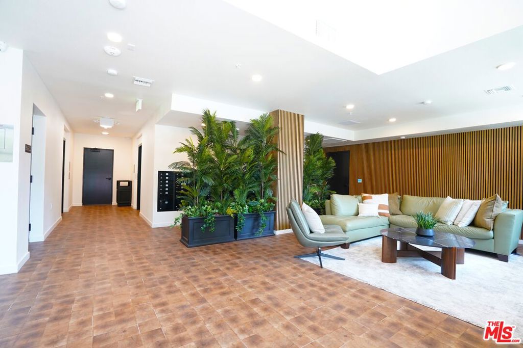 856 S Gramercy Drive Property Photo 8