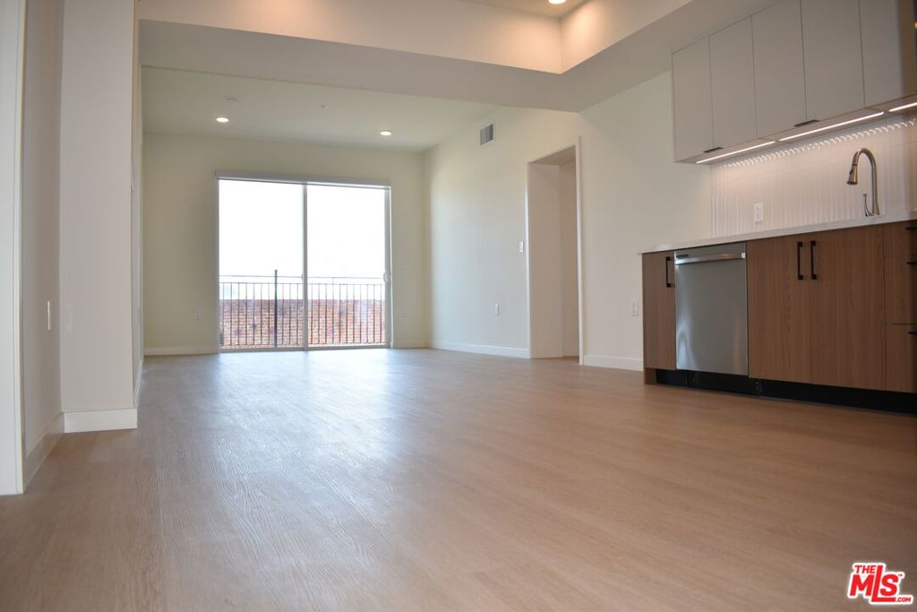 856 S Gramercy Drive Property Photo 10
