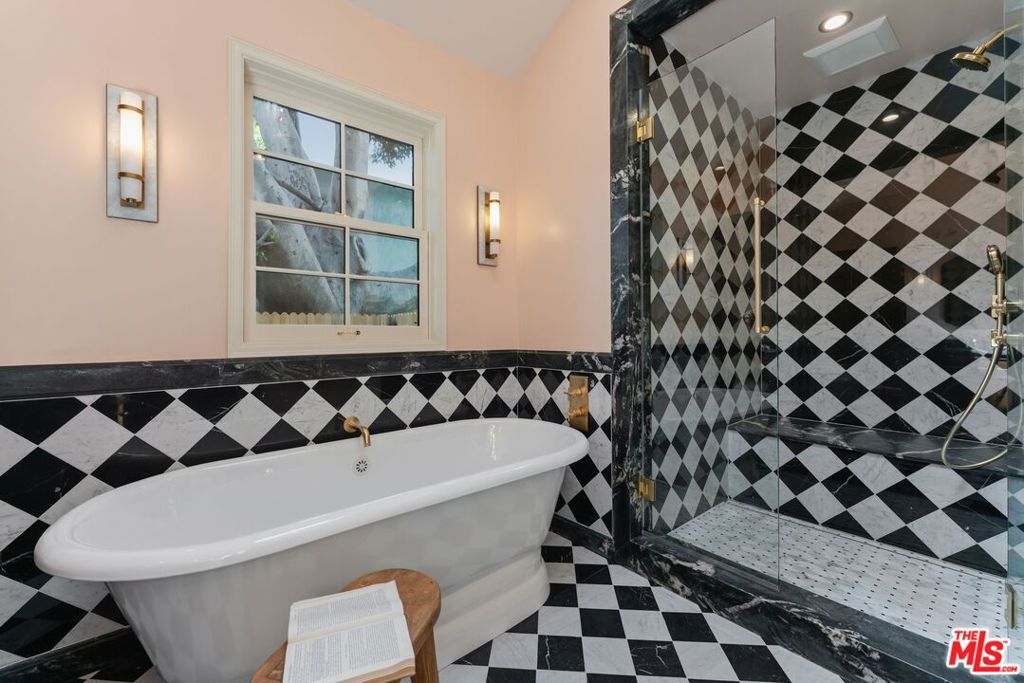 224 N Bowling Green Way Property Photo 43