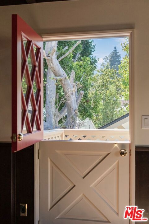 224 N Bowling Green Way Property Photo 63