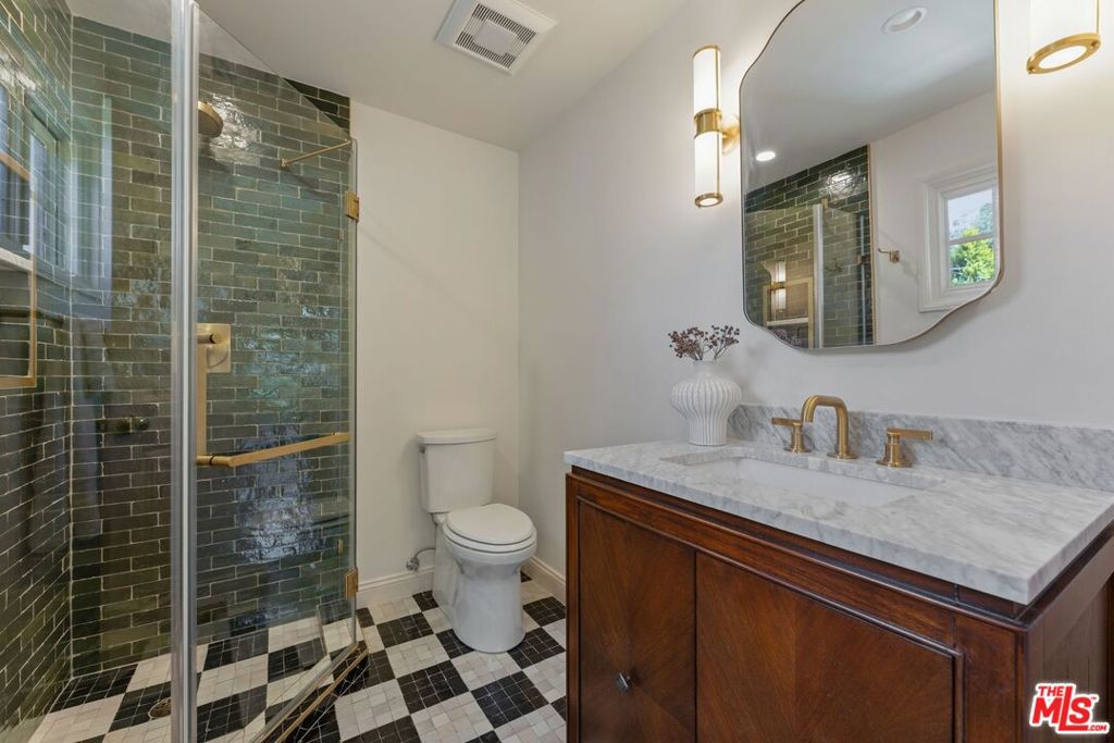 224 N Bowling Green Way Property Photo 64
