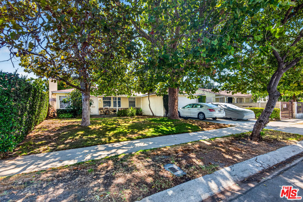 6226 Goodland Avenue Property Photo 3