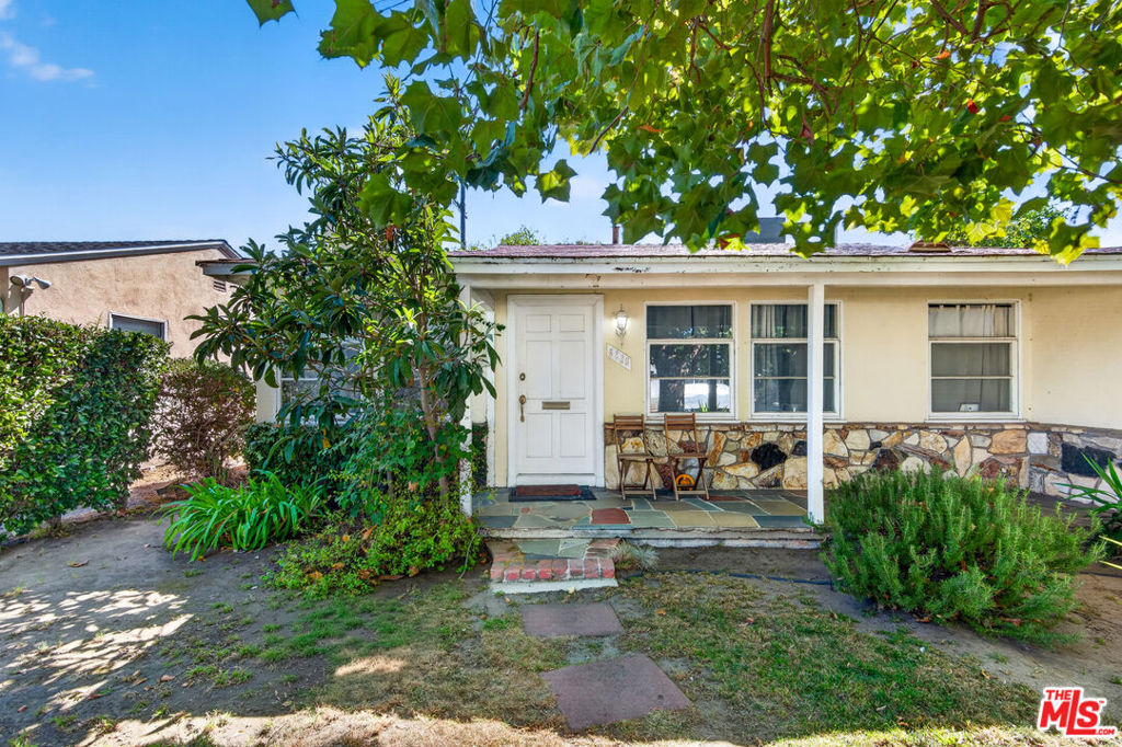 6226 Goodland Avenue Property Photo 4