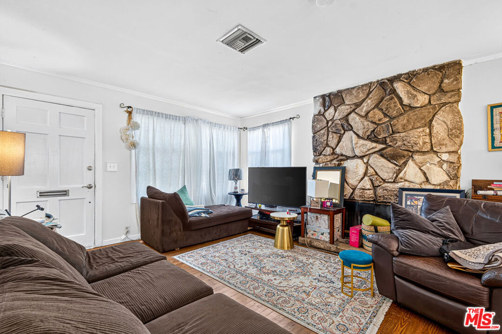 6226 Goodland Avenue Property Photo 8