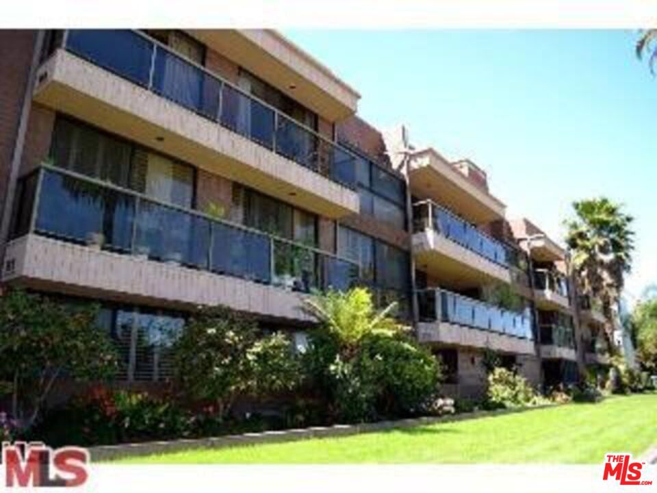 125 N Gale Drive 204 Property Photo 1