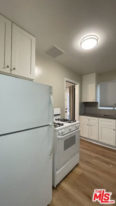 4121 Ocean View Boulevard A Property Photo 7