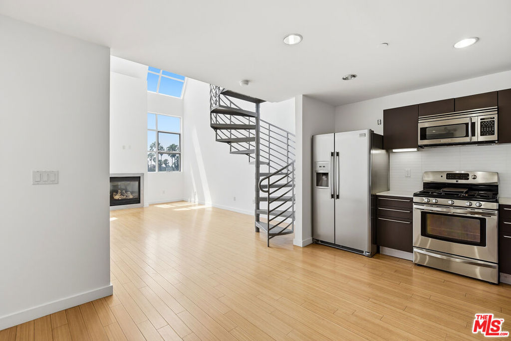 1912 Broadway 307 Property Photo 6