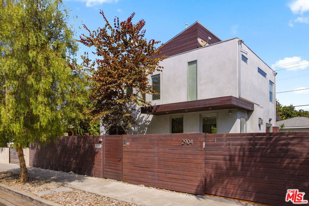 2904 Beach Avenue Property Photo 1