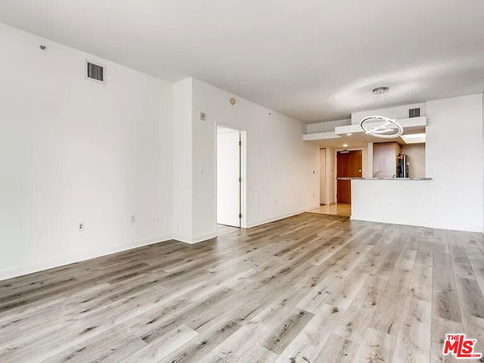 13700 Marina Pointe Drive 1225 Property Photo 17