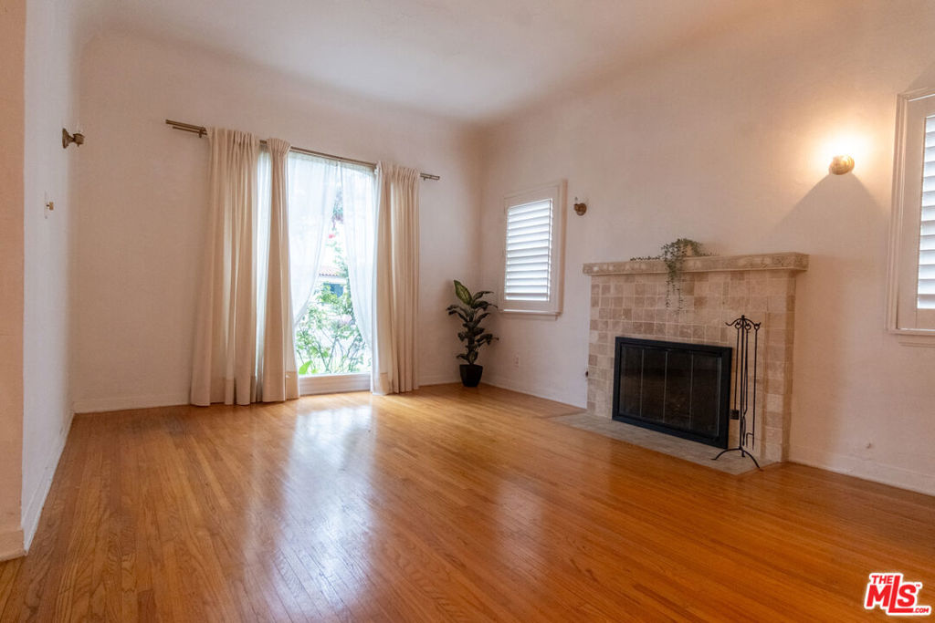 8714 S Wilton Place Property Photo 1