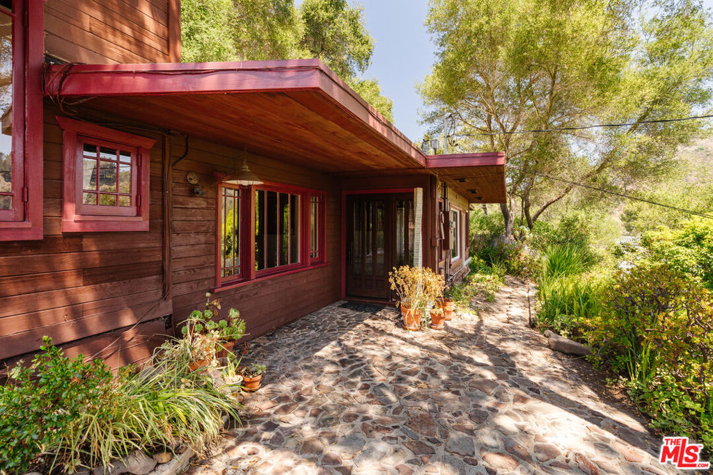 19559 Cave Way Property Photo 1