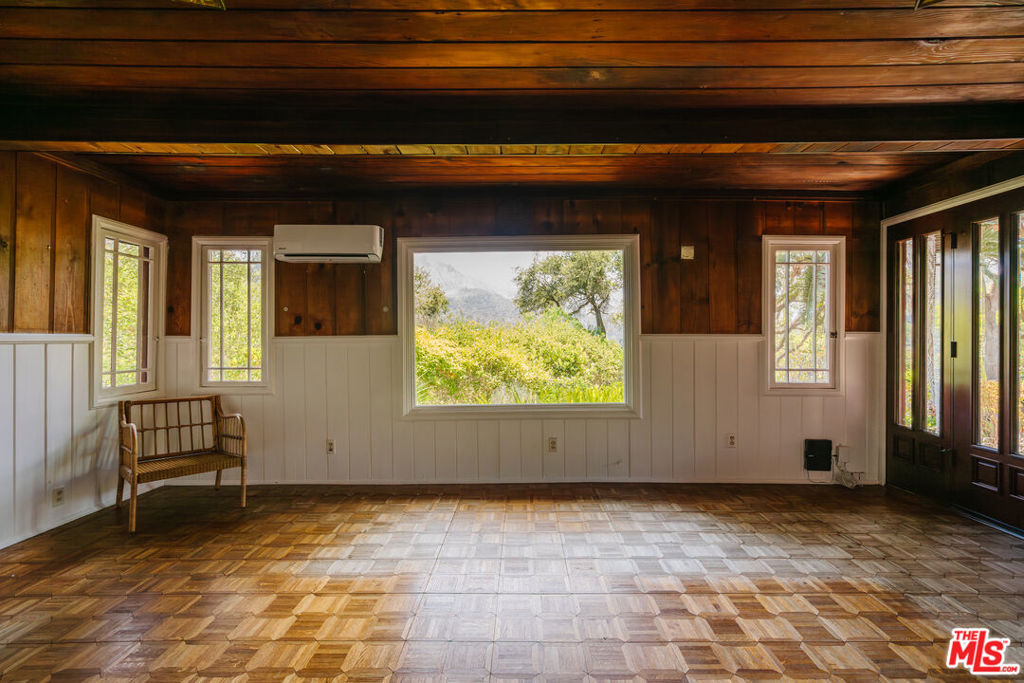 19559 Cave Way Property Photo 3